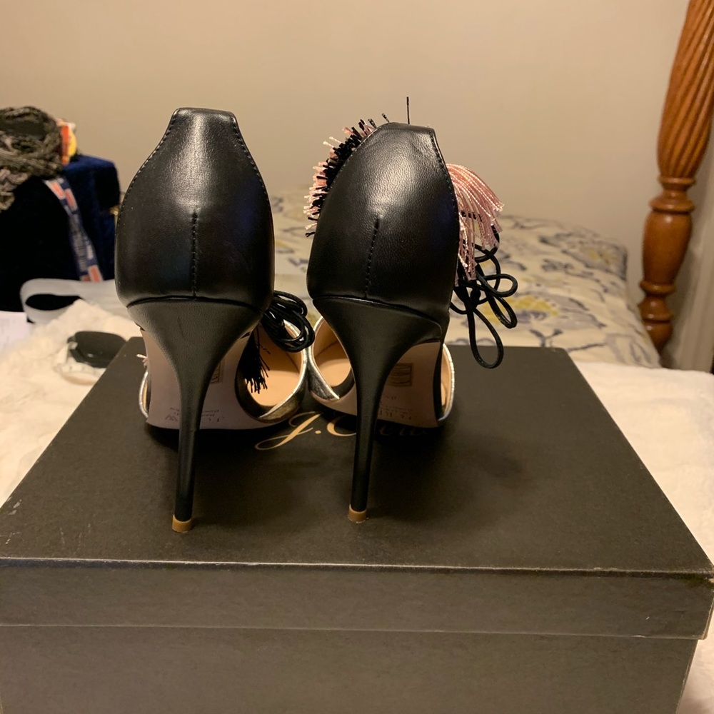 Shoes - Picture 4 of 7